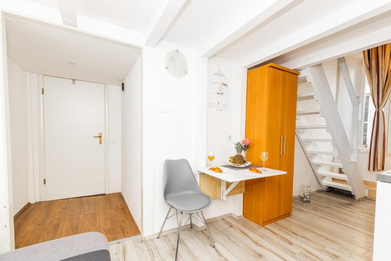 Heart Of Old Town Apartment